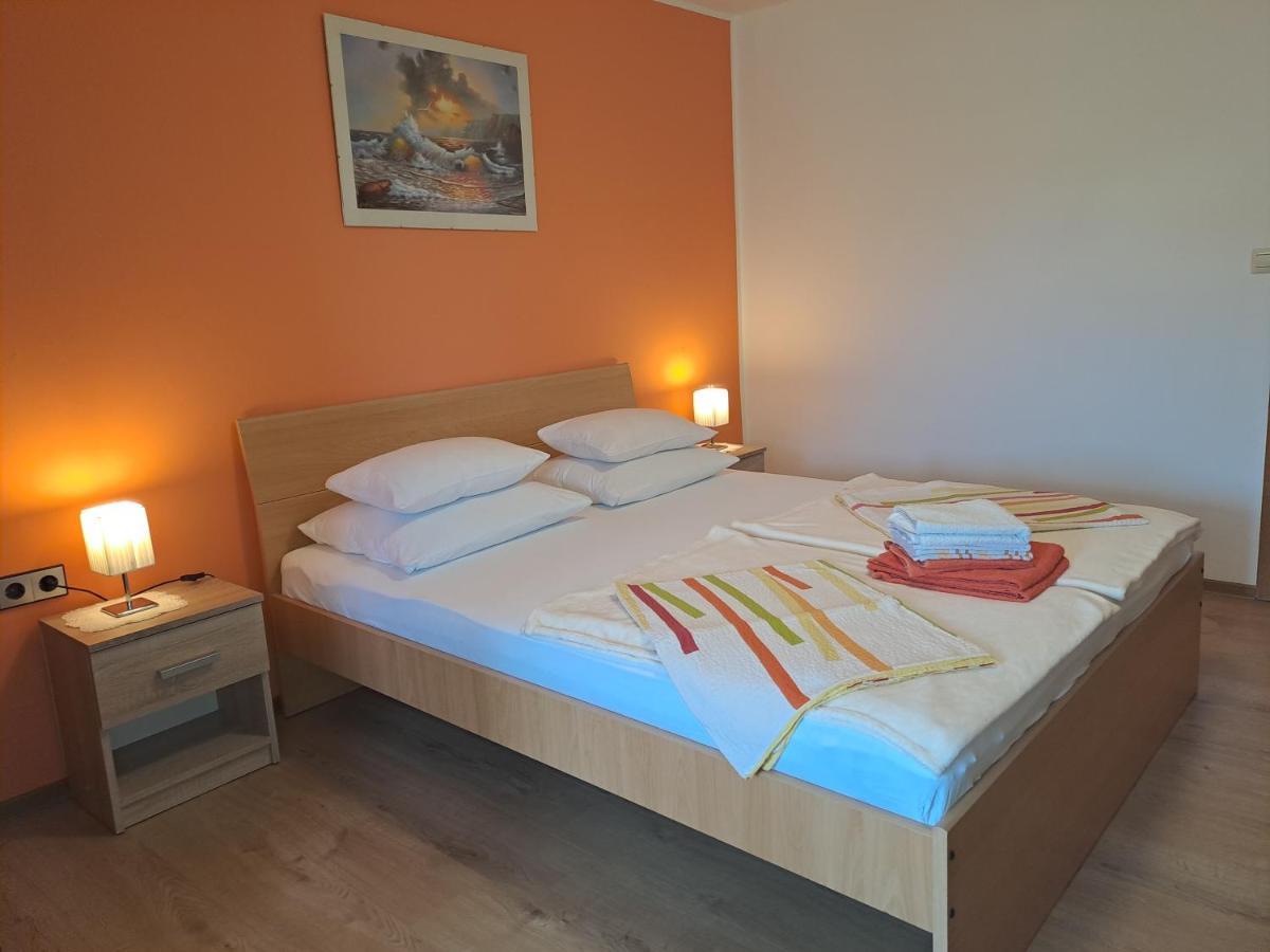 Studio Apartments Maslinik Krk Town Eksteriør billede