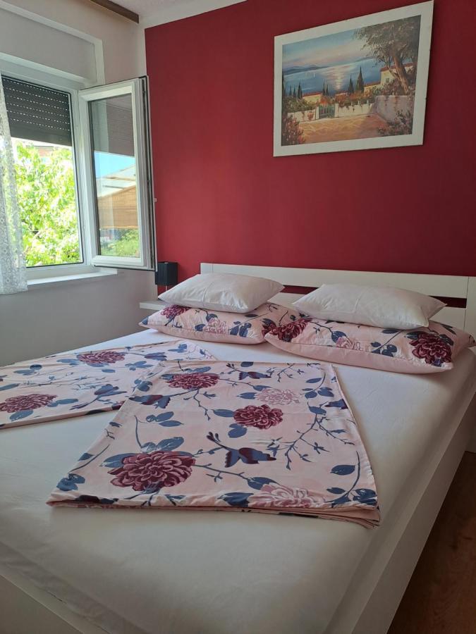 Studio Apartments Maslinik Krk Town Eksteriør billede