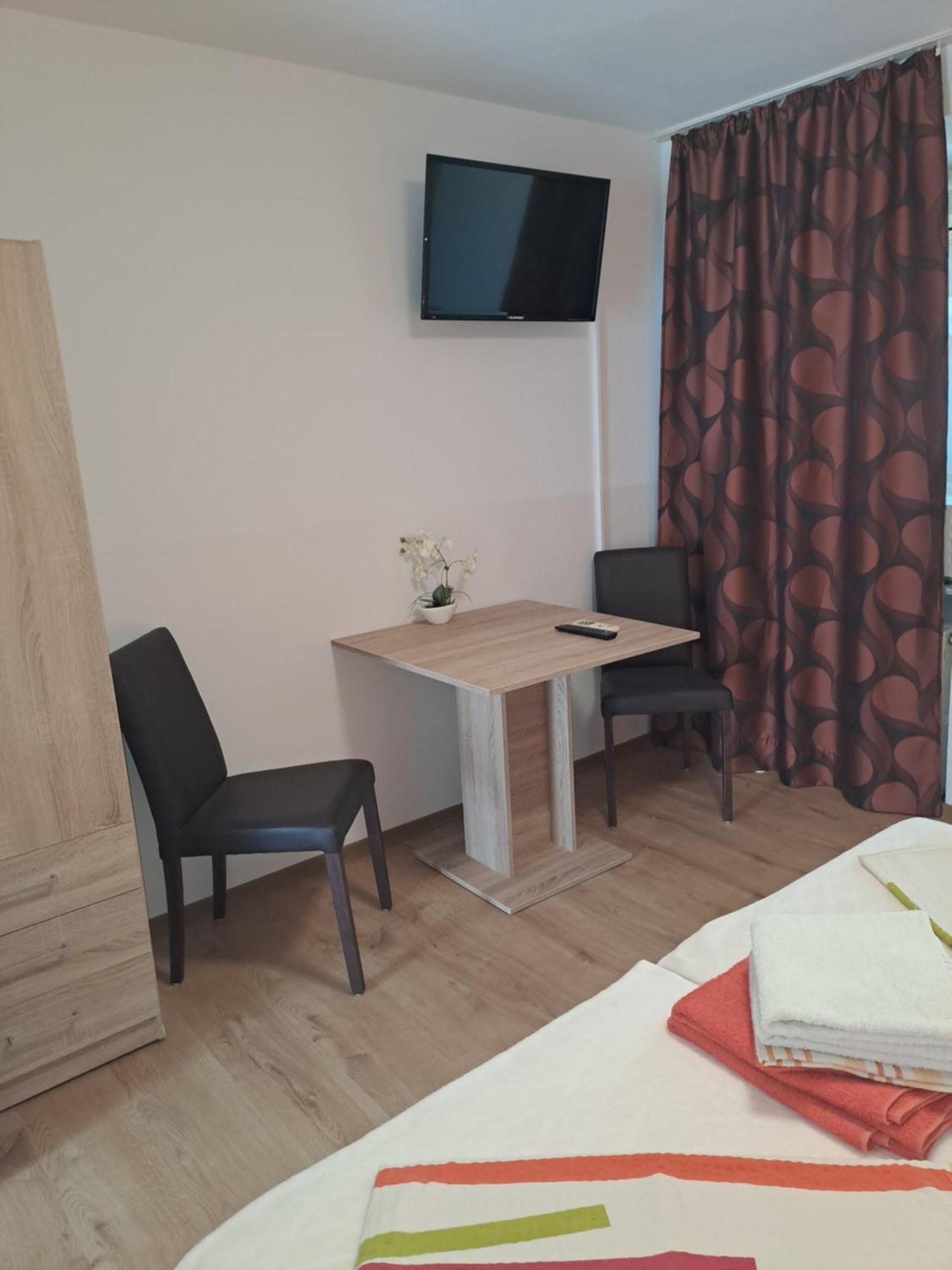 Studio Apartments Maslinik Krk Town Eksteriør billede