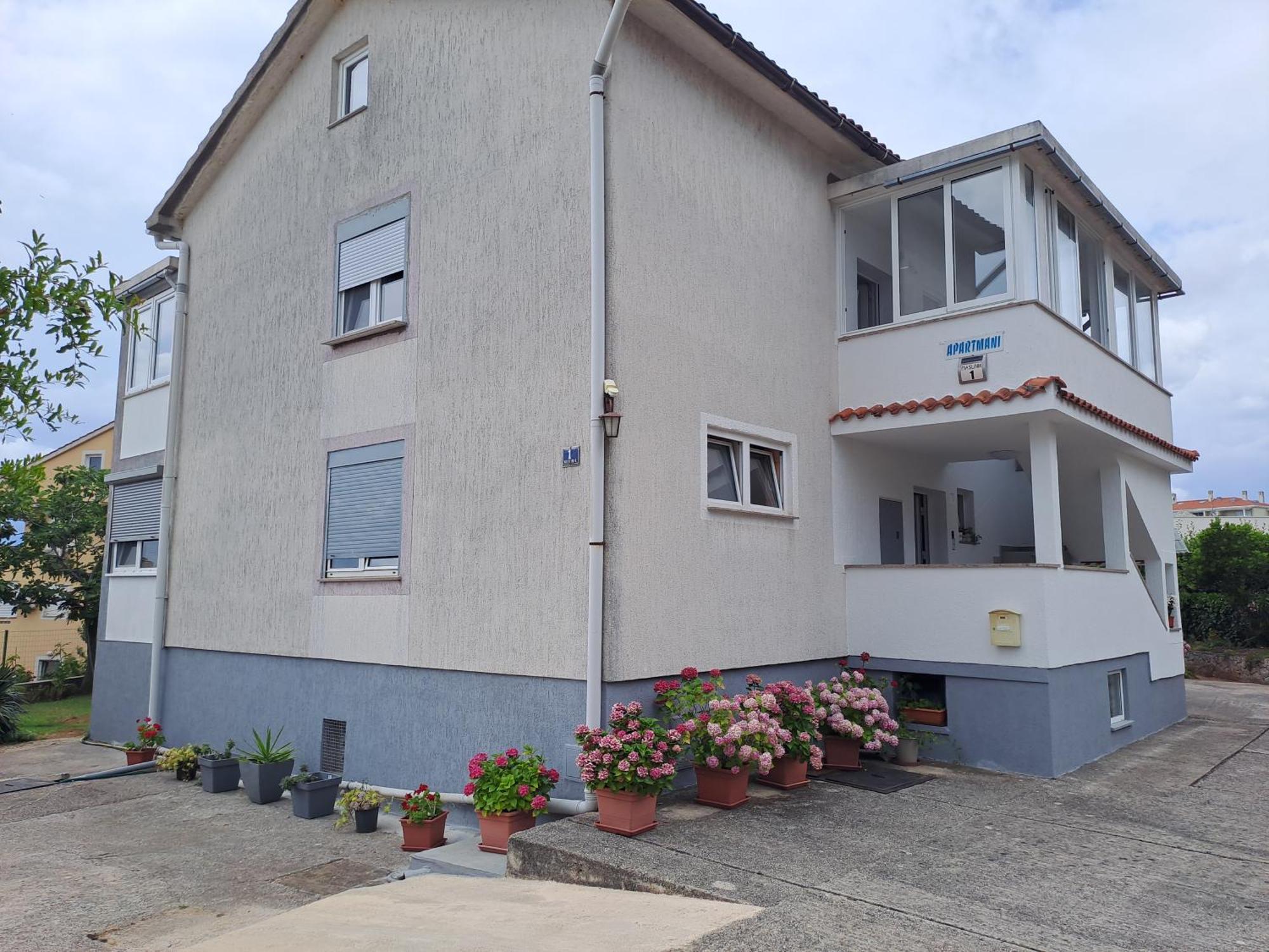 Studio Apartments Maslinik Krk Town Eksteriør billede