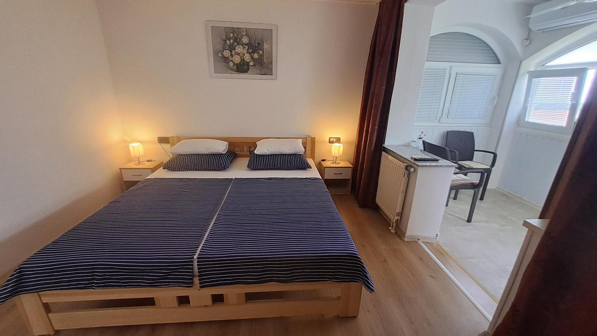 Studio Apartments Maslinik Krk Town Eksteriør billede